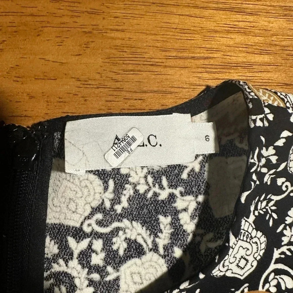 A.L.C. Silk Print Trixie Bell Sleeve Dress. Size 6 - Picture 5 of 10